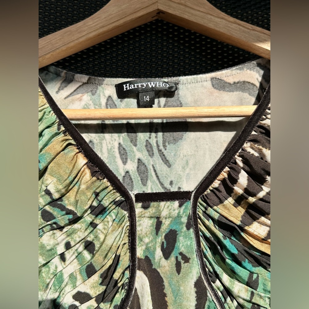 HarryWHO Green Leopard Jersey Top with Velvet Finish Size 14 - Picture 3 of 11